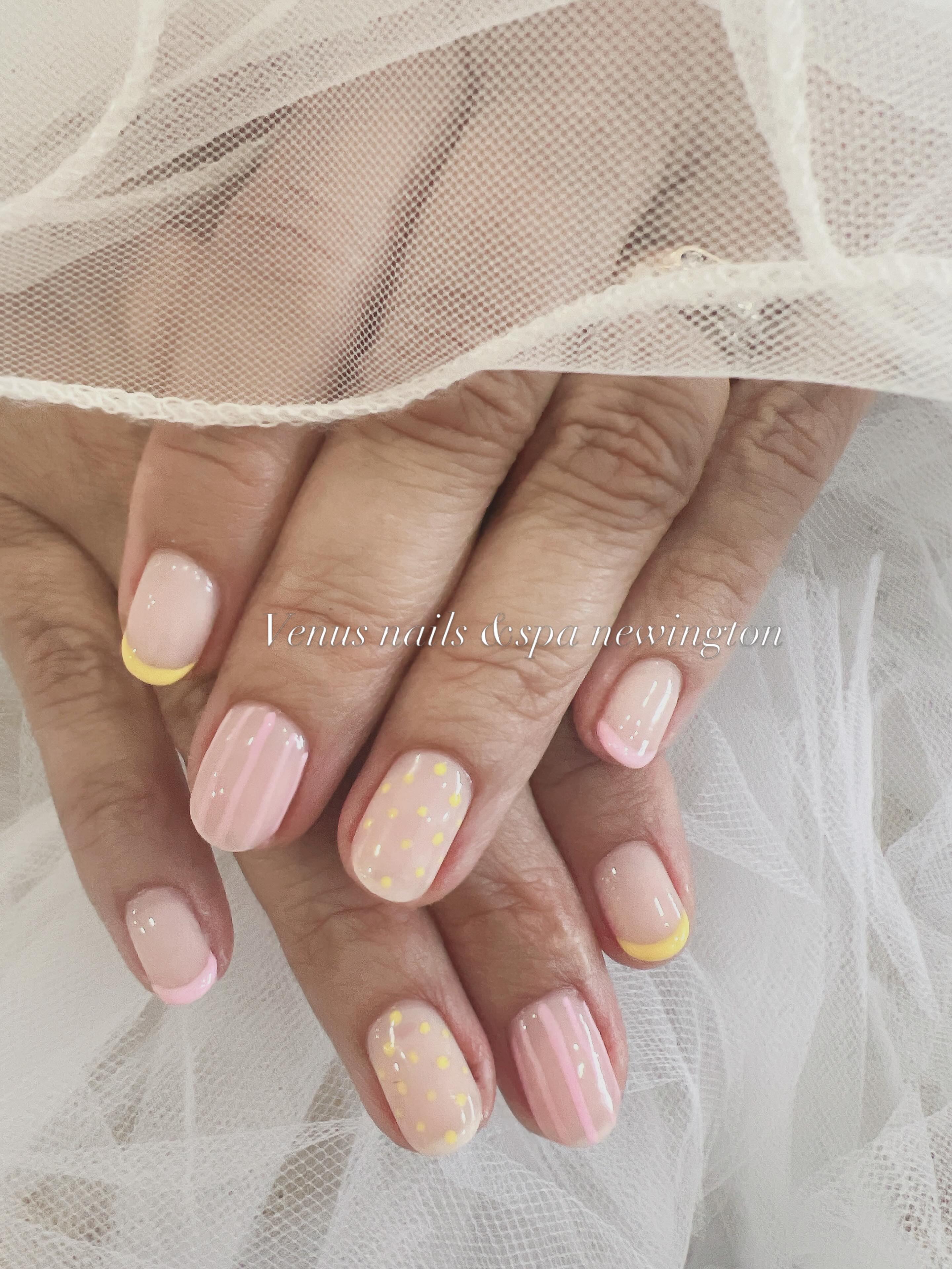 Pastel pink and yellow short nail set